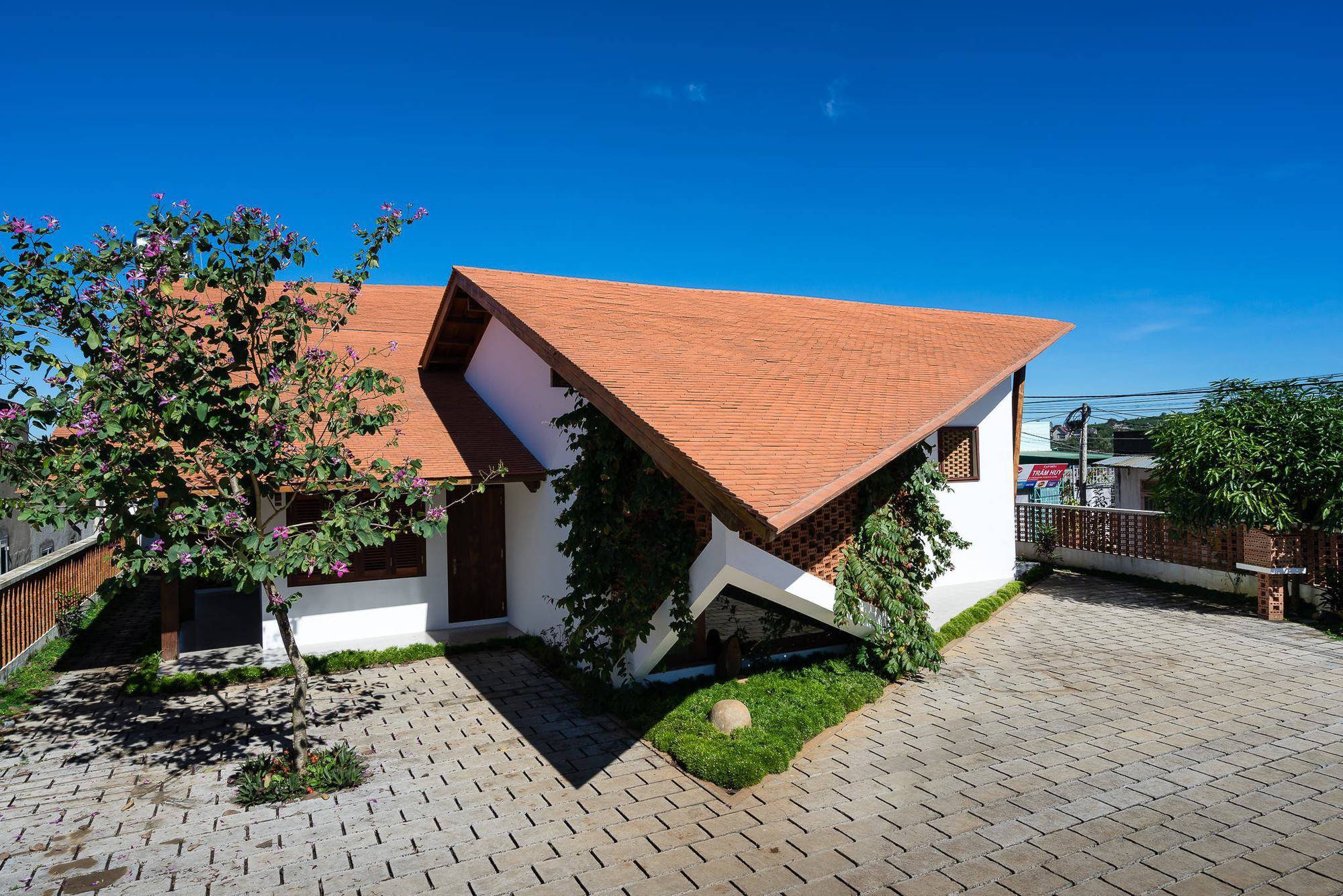 Nhà mái ngói đẹp chuẩn resort Nhà mái ngói đẹp chuẩn resort