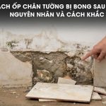 Gạch ốp chân tường bị bong sau mùa nồm